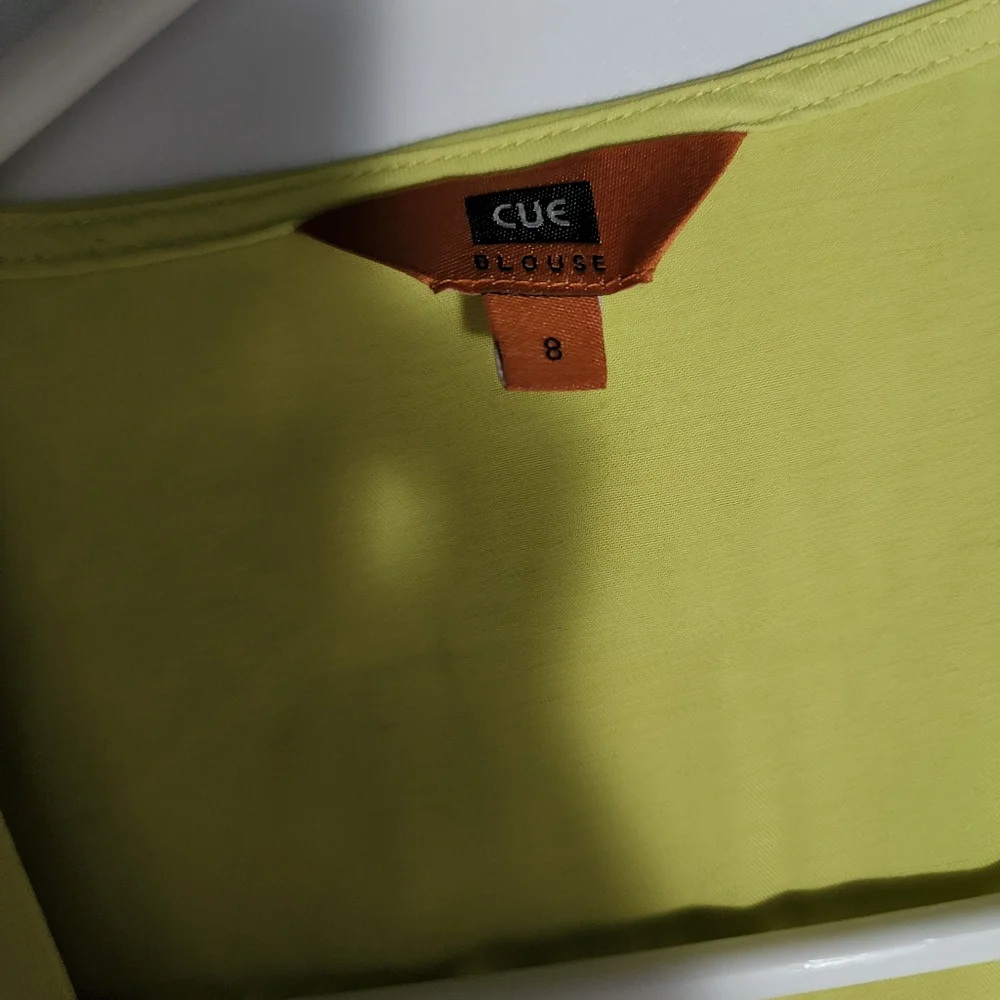 Aus 8 Cue Yellow Layered Frill Zip Front Short Sleeved Blouse - Picture 2 of 16